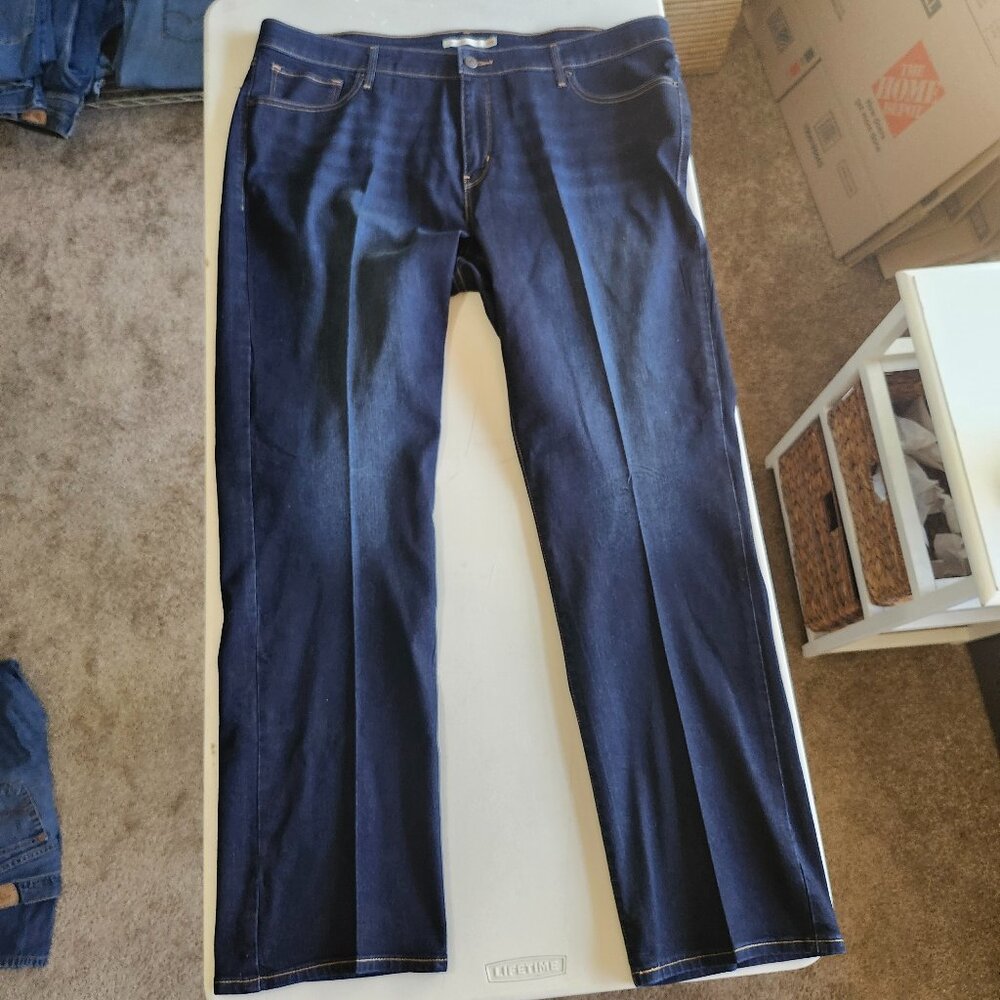 Levi’s Shaping Straight Jeans Women’s 24W Dark Wash Mid Rise Stretch Denim